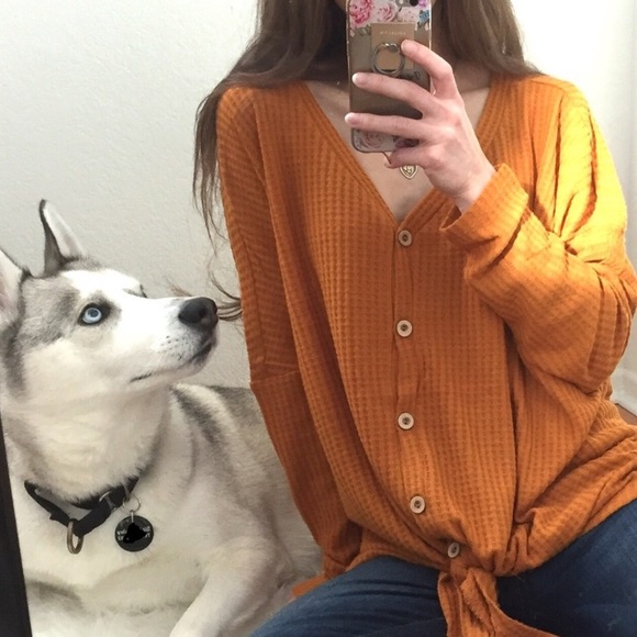 AMIE Waffle Tie Front Top - Picture 7 of 8